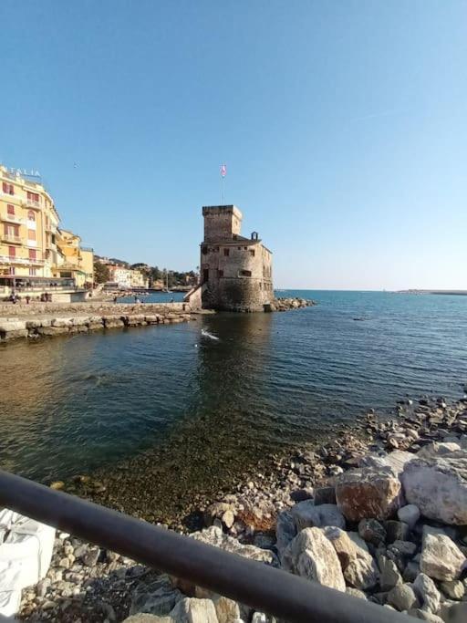 Appartamento Con Stupenda Vista Mare Zona Bristol Rapallo Bagian luar foto