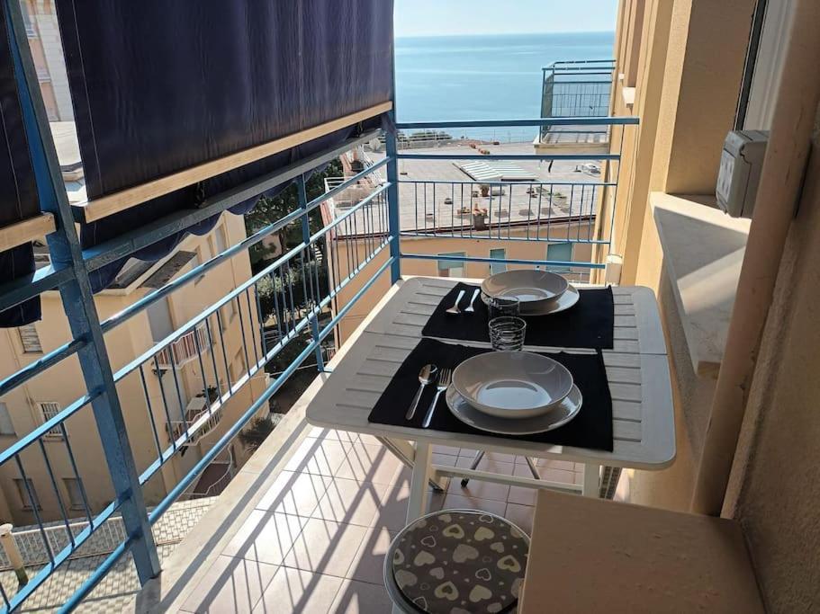 Appartamento Con Stupenda Vista Mare Zona Bristol Rapallo Bagian luar foto