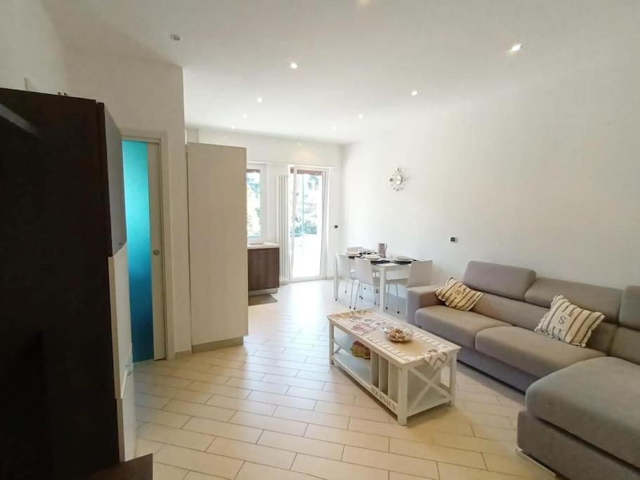 Appartamento Con Stupenda Vista Mare Zona Bristol Rapallo Bagian luar foto
